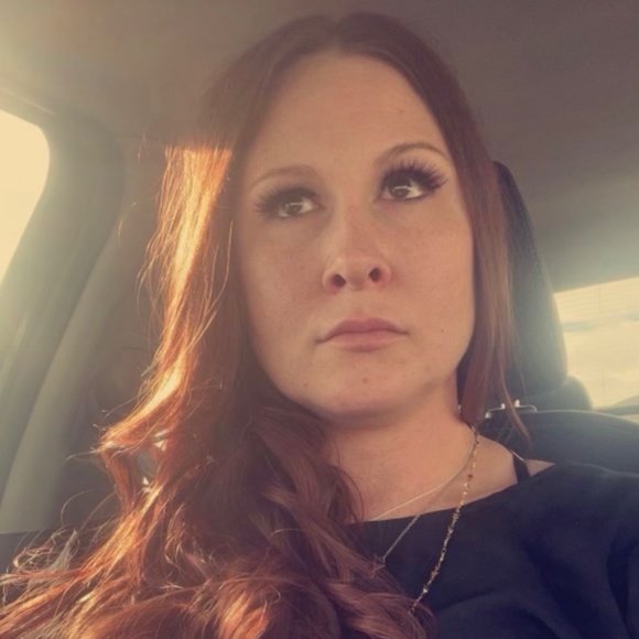 Meet your Posher, Christina - Picture 1 of 1